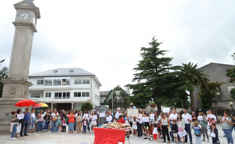 Las familias de Paiosaco reclaman una cuidadora y más plazas de comedor