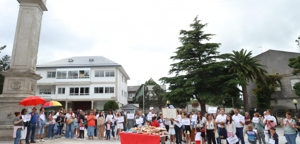 Las familias de Paiosaco reclaman una cuidadora y más plazas de comedor