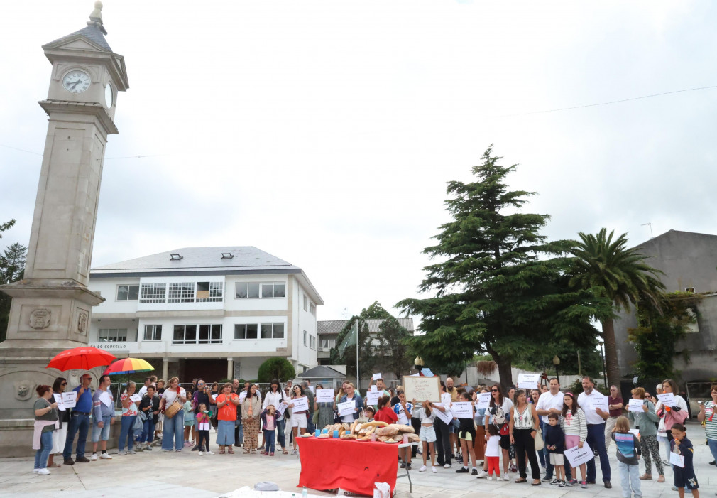 Las familias de Paiosaco reclaman una cuidadora y más plazas de comedor