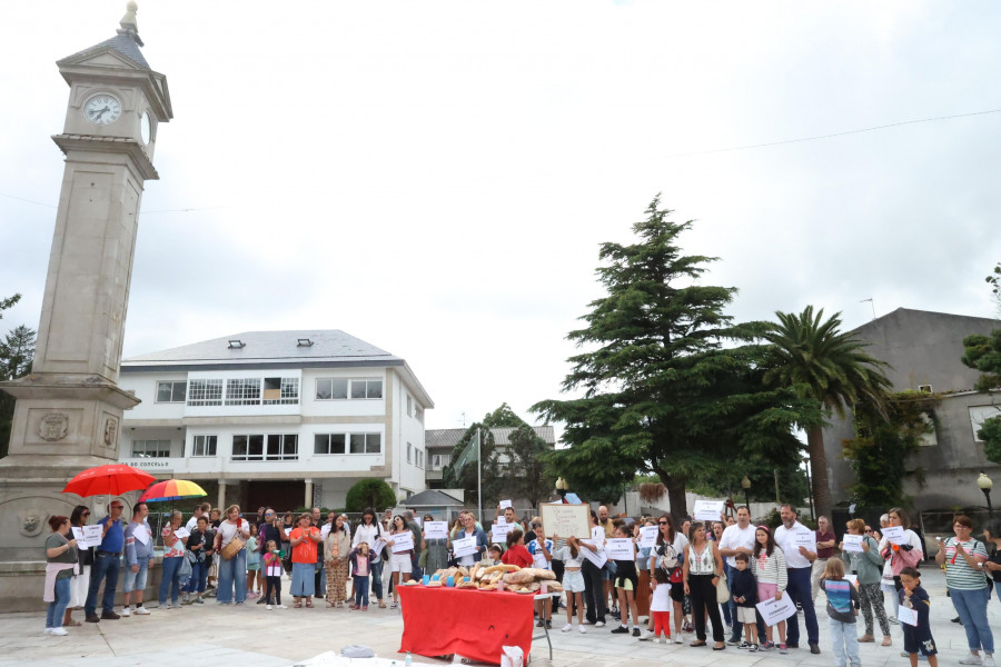 Las familias de Paiosaco reclaman una cuidadora y más plazas de comedor