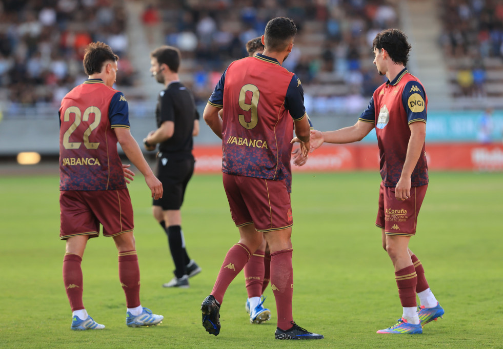 El Deportivo resuelve con comodidad su estreno ante la SD Compostela (0-5)