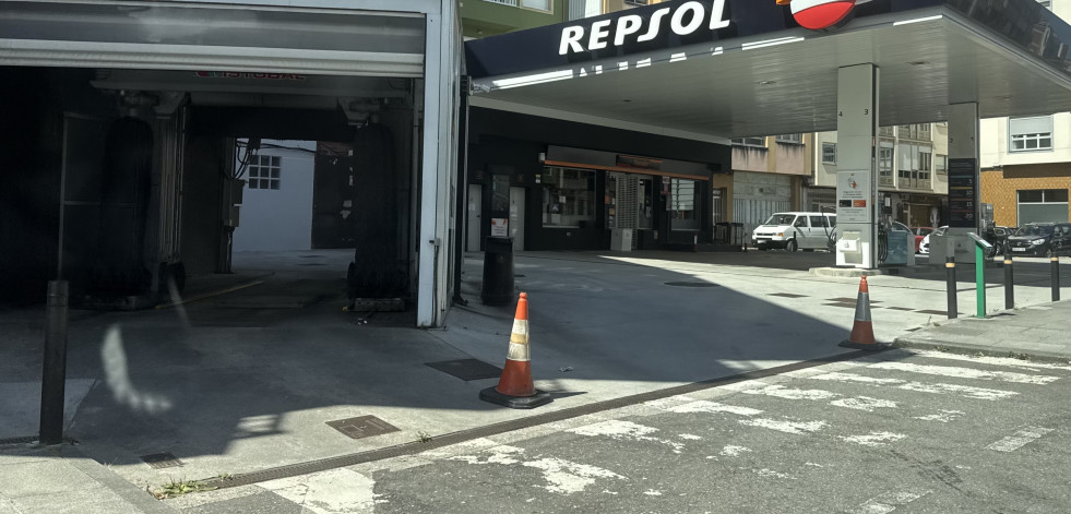 El pleno de Carballo abordará el lunes la afectación del cierre de la gasolinera de la calle Poniente