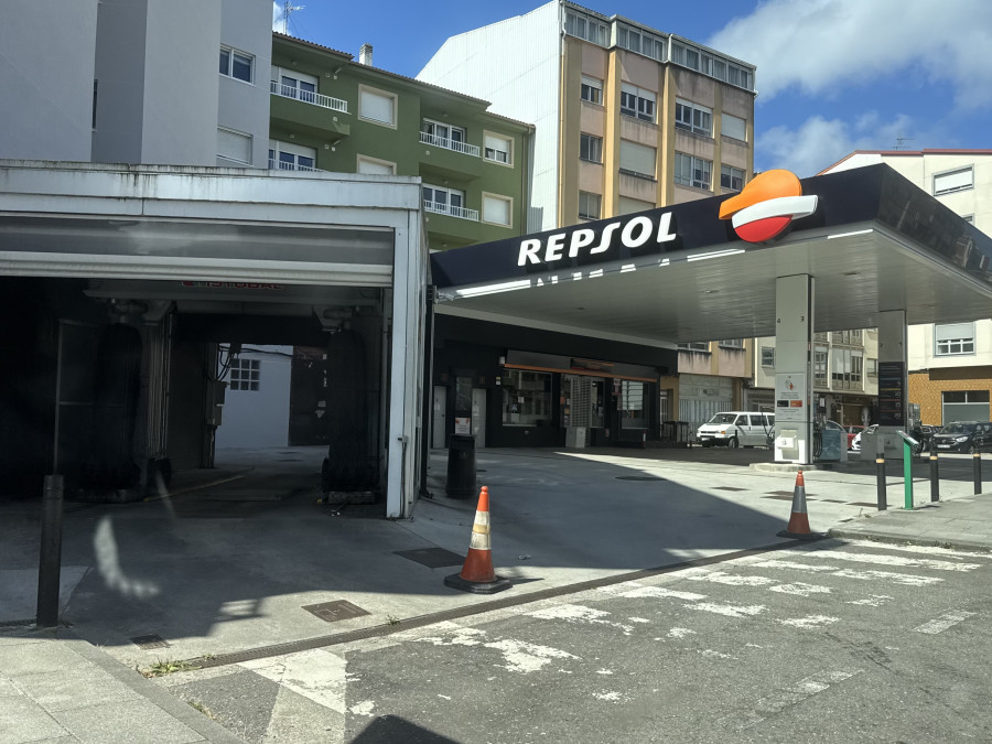 El pleno de Carballo abordará el lunes la afectación del cierre de la gasolinera de la calle Poniente