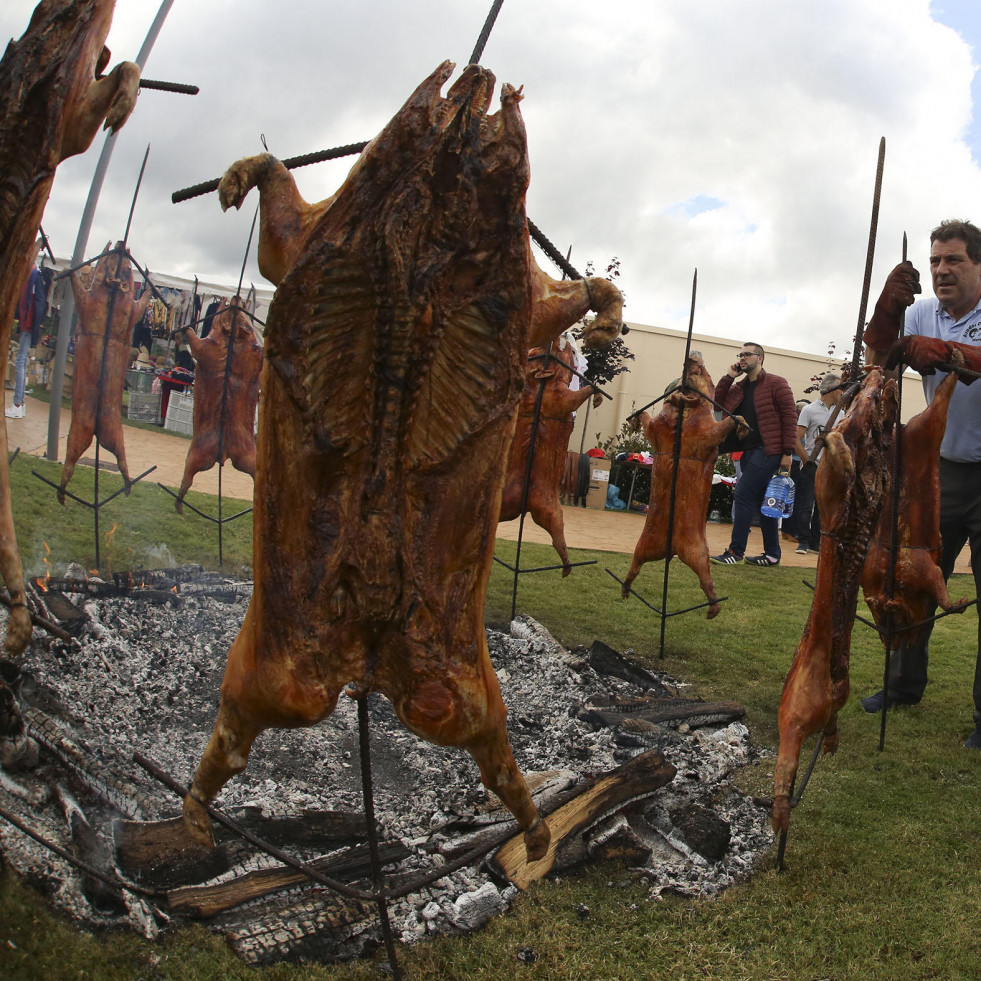 Santiago Apóstol, Festa do Cochiño, Caldo de Riola o la Santa de Muíño, citas en la Costa da Morte