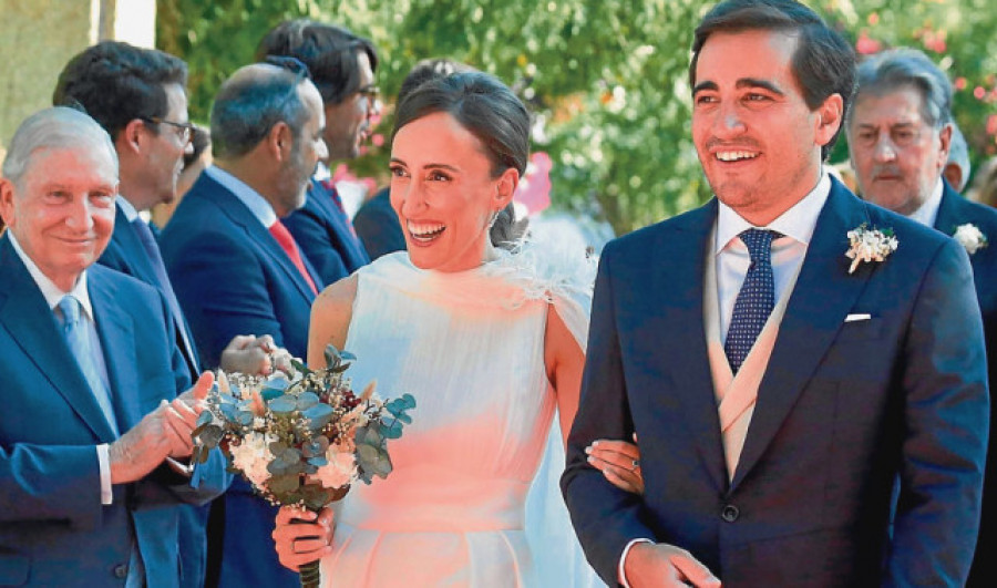 Reportaje | Un ‘sí, quiero’ de ensueño en la isla de A Toxa, con la bendición del papa León XIV