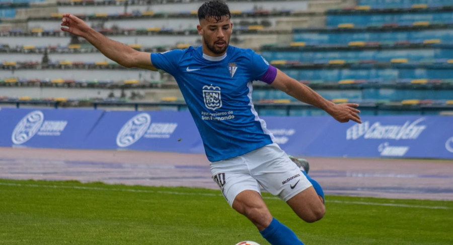 El Bergan incorpora al extremo Marc Marruecos