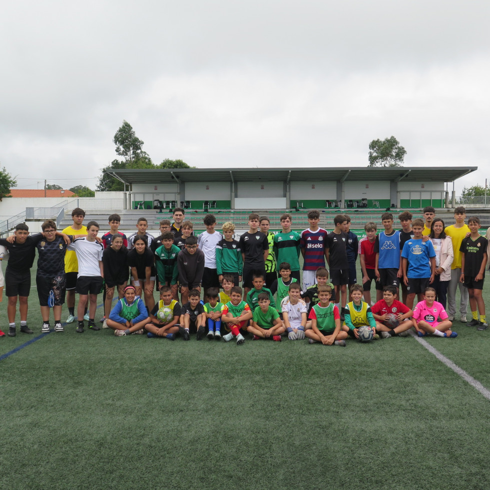 Un centenar de participantes en los campus de fútbol de A Laracha