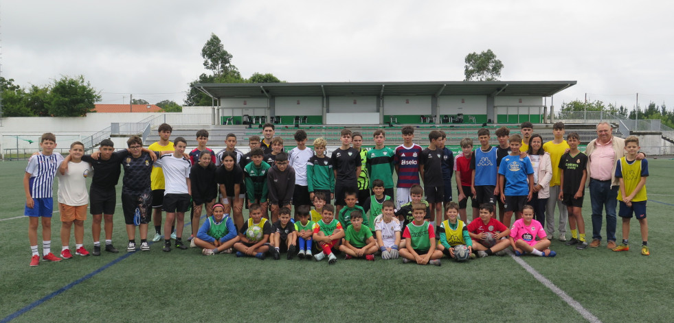 Un centenar de participantes en los campus de fútbol de A Laracha