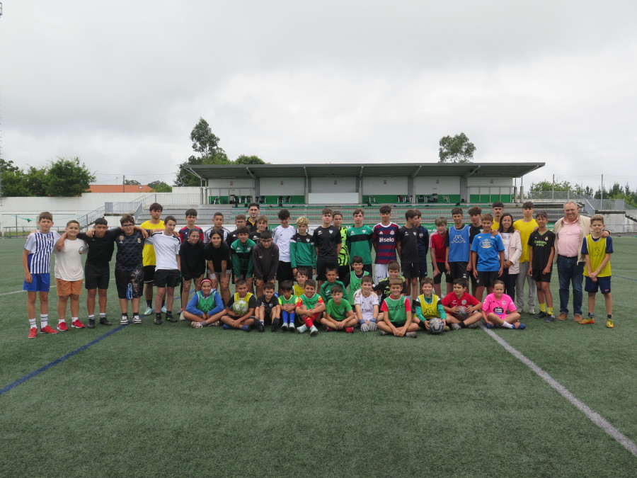 Un centenar de participantes en los campus de fútbol de A Laracha