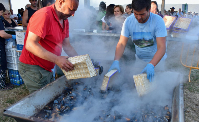Mil kilos de mejillón y 200 empanadas, el sábado en Festa de Lema