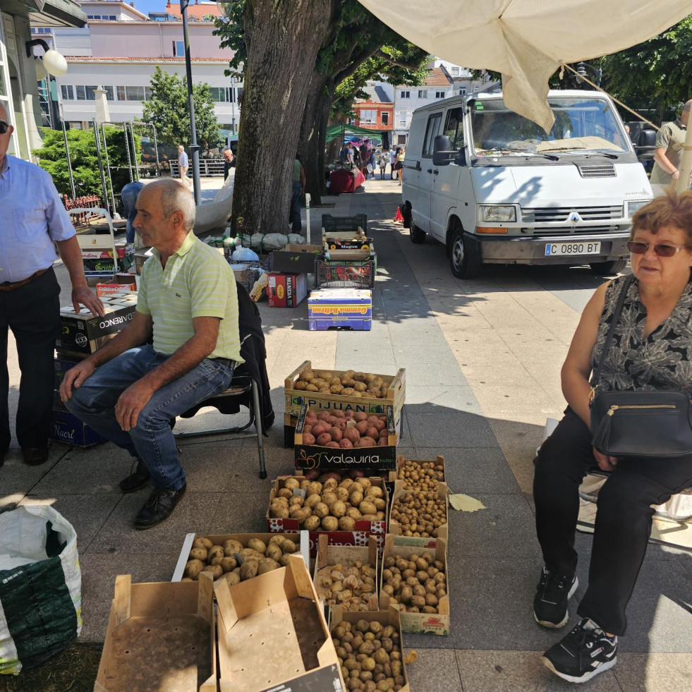Animada feria en Carballo, con mucha oferta y demanda