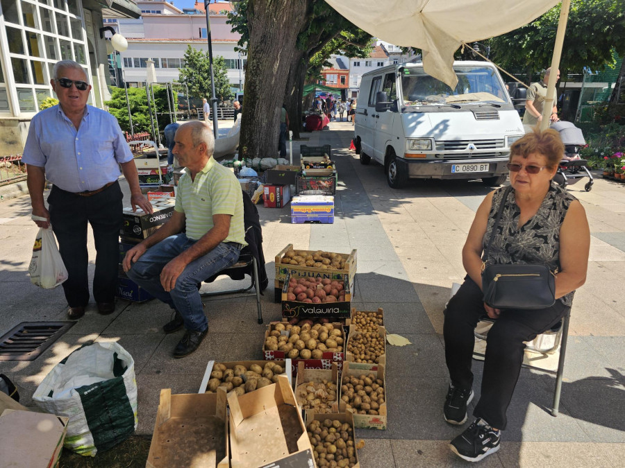 Animada feria en Carballo, con mucha oferta y demanda