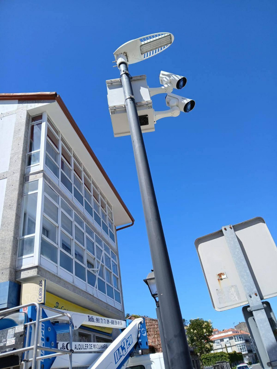 Corcubión inicia la fase de prueba de las cámaras de control de matrículas