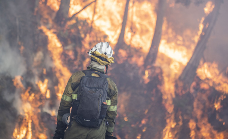Detenidos dos vecinos de Dumbría por provocar ocho incendios forestales en la Costa da Morte
