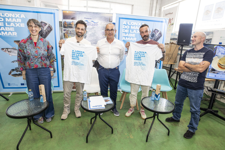 El presentador Arturo Fernández y el cocinero Iván Dominguez, nuevos embajadores del marisco de Laxe