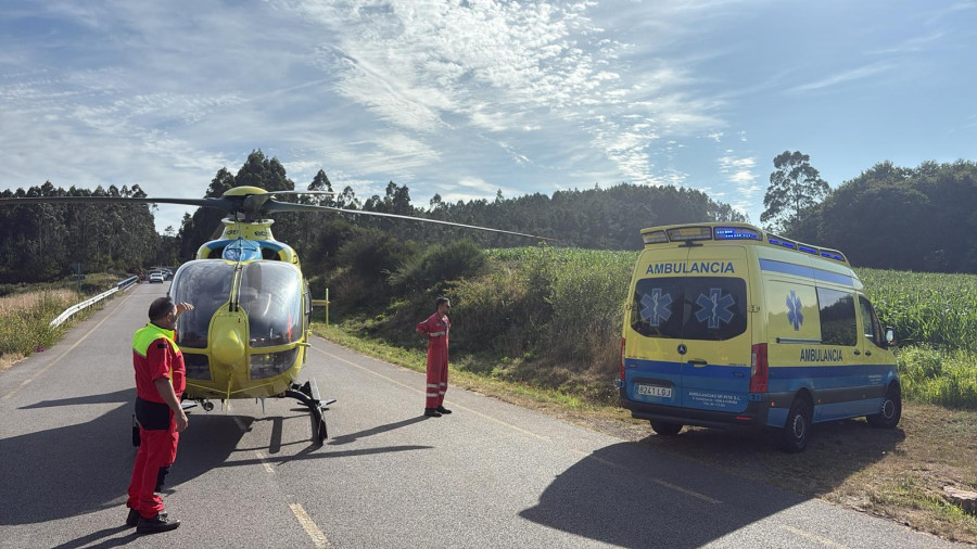 Herido grave un vecino de A Piolla al ser arrollado por su tractor cuando colocaba un apero