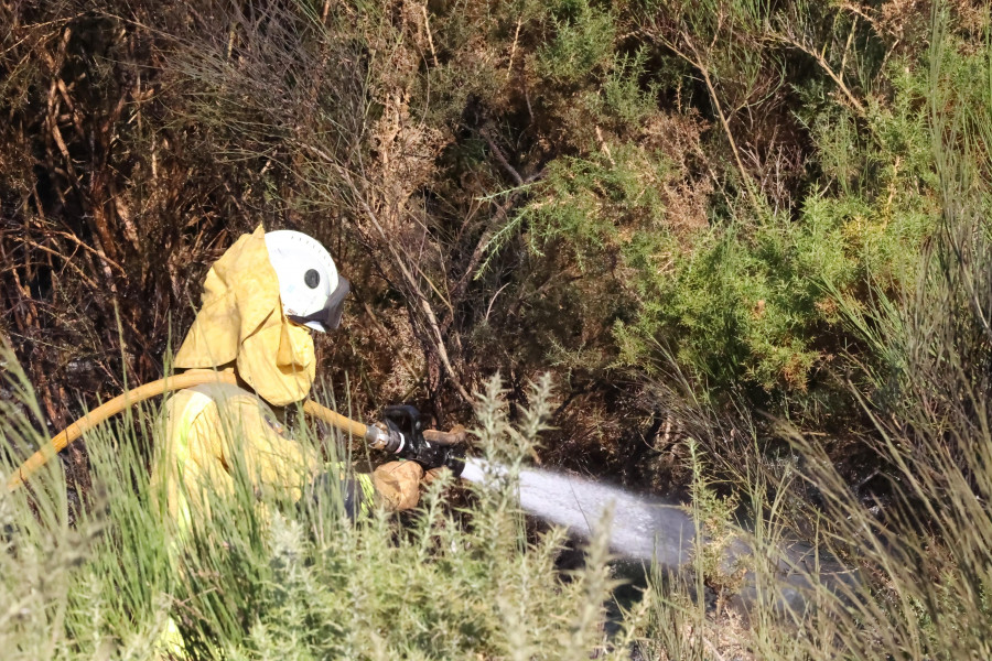 Extinguido el incendio de A Graña, y controlados los de Corme, Brantuas y Xaviña