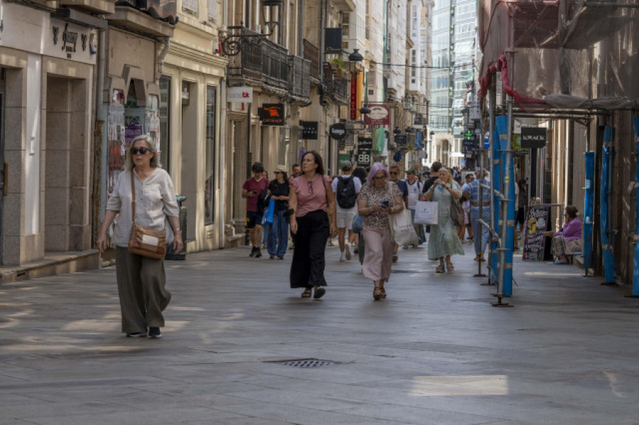 Galicia gana 14.426 habitantes y 175 centenarios en el último año