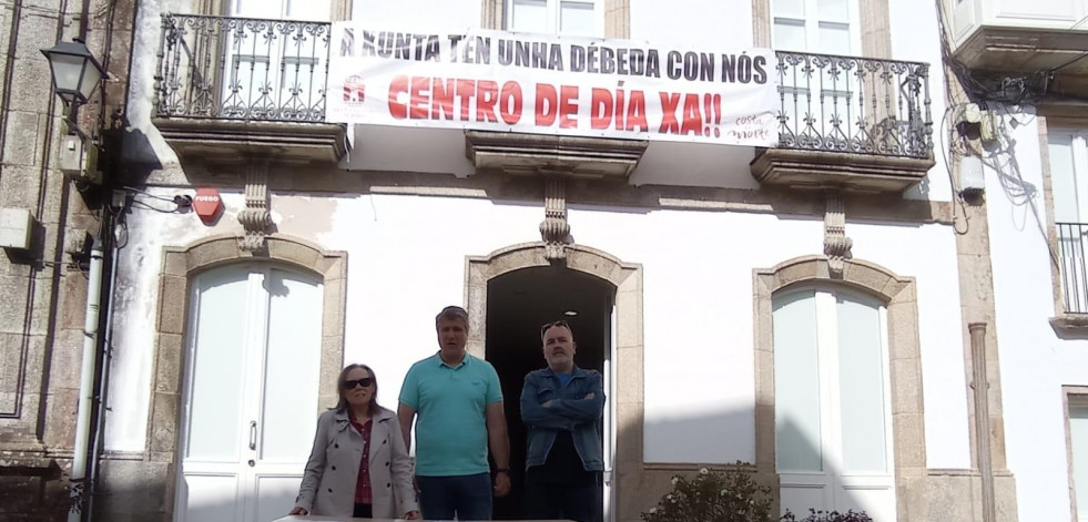El BNG corcubionés acusa a  la plataforma del centro de día de estar politizada