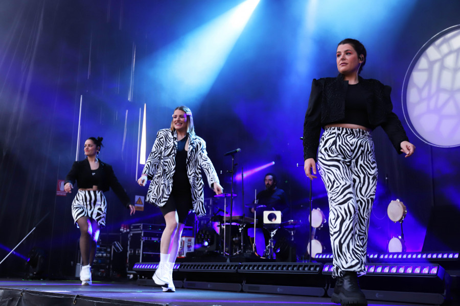 La Festa da Carballeira arranca por todo lo alto con Catuxa Slalom, Tanxugueiras y Agoraphobia
