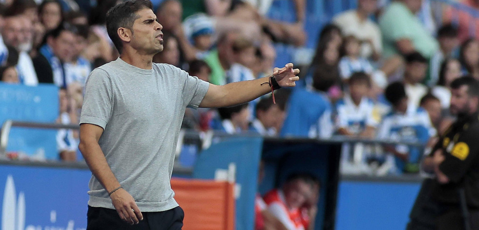 Hidalgo no habla ante los micrófonos, pero sí desde  el banquillo
