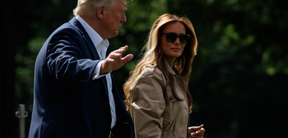 Diplomacia a golpe de regalos dorados: la técnica para acercarse a Trump
