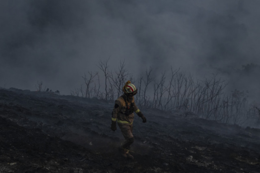 Los incendios avanzan en Galicia y se ceban con la provincia de Ourense