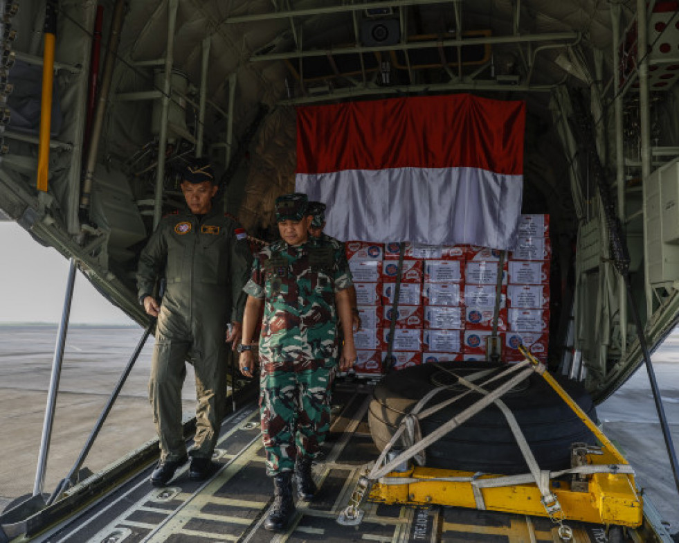 PersonalmilitarembarcalotesdeayudaparaGaza