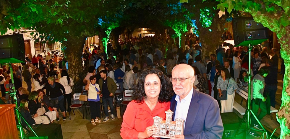 Oliete recuerda en su pregón de A Xunqueira sus 52 años de “bendita locura” en Cee