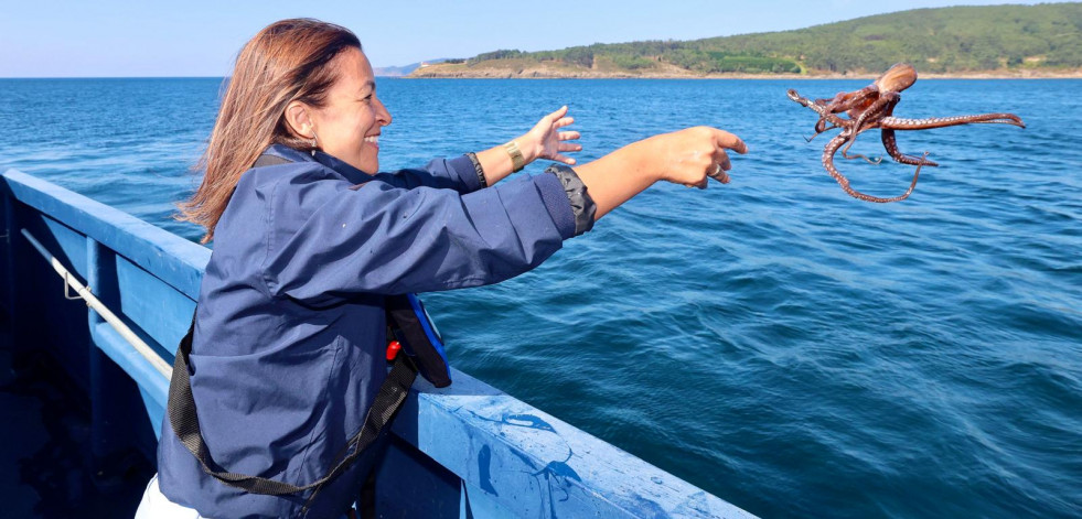 La conselleira do Mar pone en valor el trabajo y compromiso de los Gardacostas de Galicia