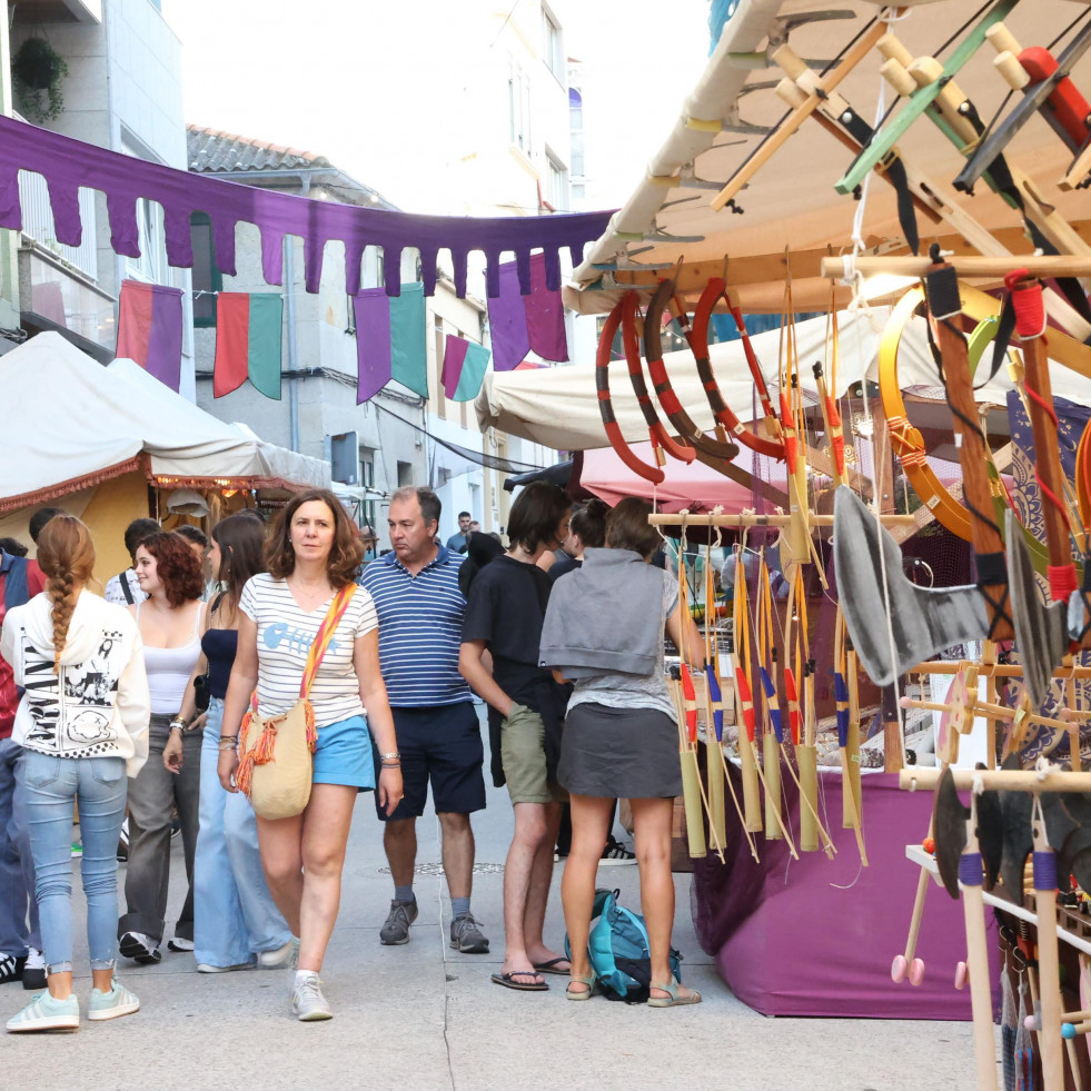 La Feira Mariñeira y la Festa Galega llenan de ambiente Malpica en el fin de semana más festivo del año