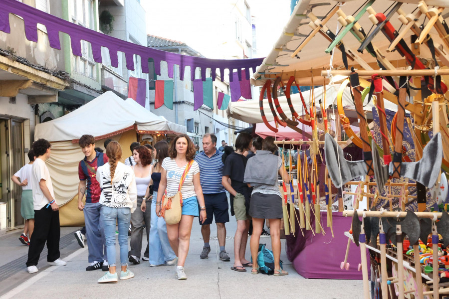 La Feira Mariñeira y la Festa Galega llenan de ambiente Malpica en el fin de semana más festivo del año