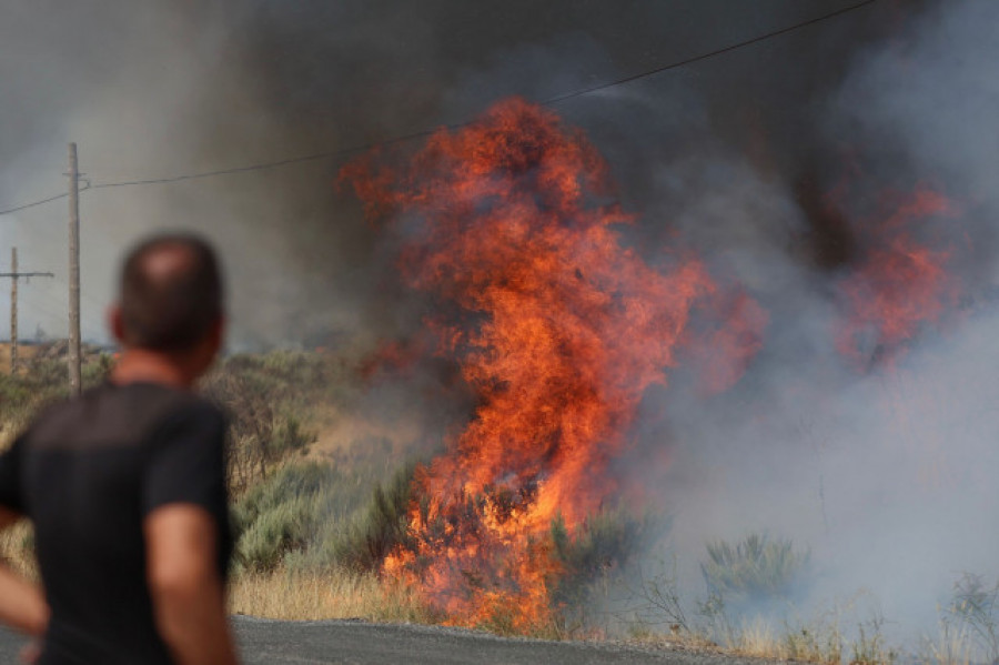 Evacuan a más de 1.500 de personas en Zamora por el incendio que llegó desde Ourense