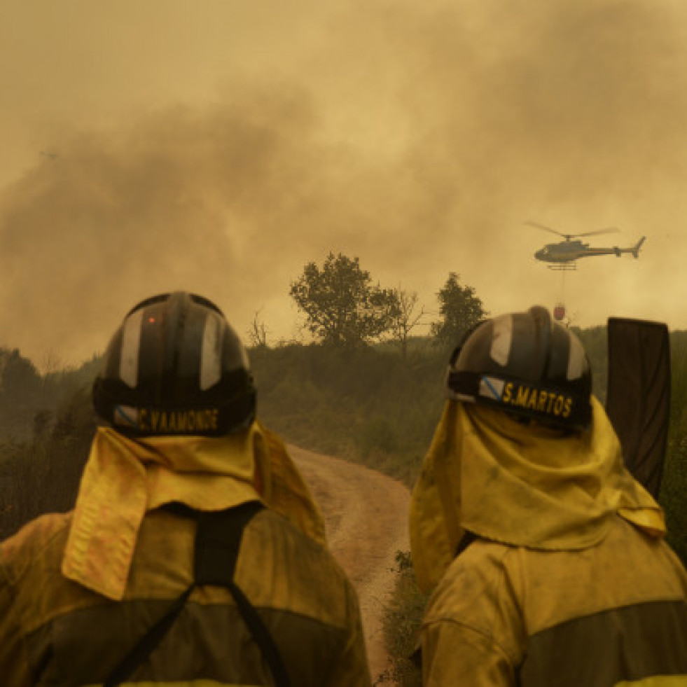 EuropaPress 6902484 extincion fuego carretera acceso poblacion cualedro 15 agosto 2025 cualedro 1629