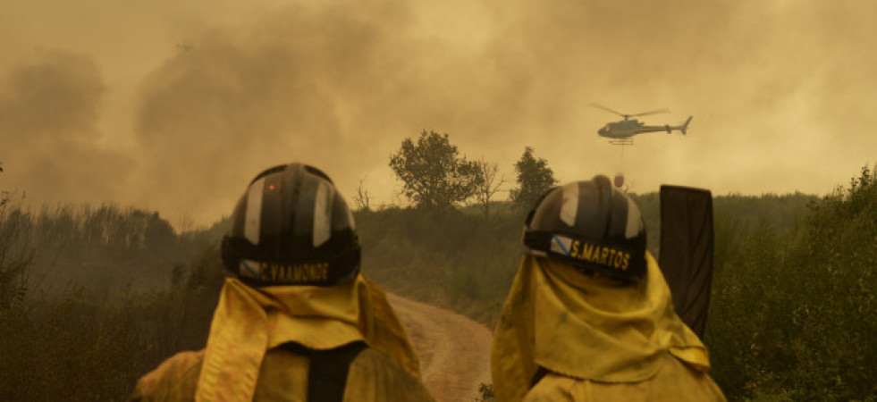 El incendio de Chandrexa de Queixa ya es el más grande en la historia de Galicia con 16.000 hectáreas quemadas