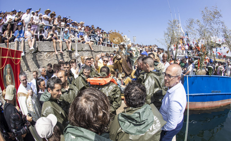 La Virgen del Carmen hizo de nuevo el milagro en Laxe