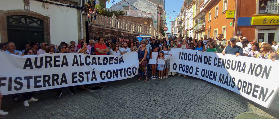 Vecinos de Fisterra respaldan a Áurea Domínguez a dos días de la moción