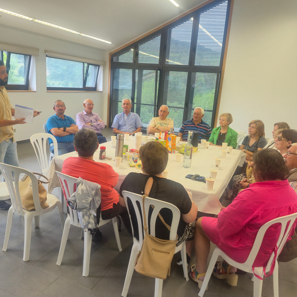 2025.08.18.  Almorzo informativo Alouminos en Vilano