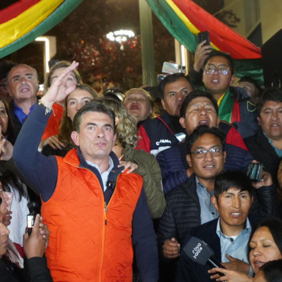 Exilio y atentados: la vida de Rodrigo Paz, el gallego que es favorito en las generales de Bolivia