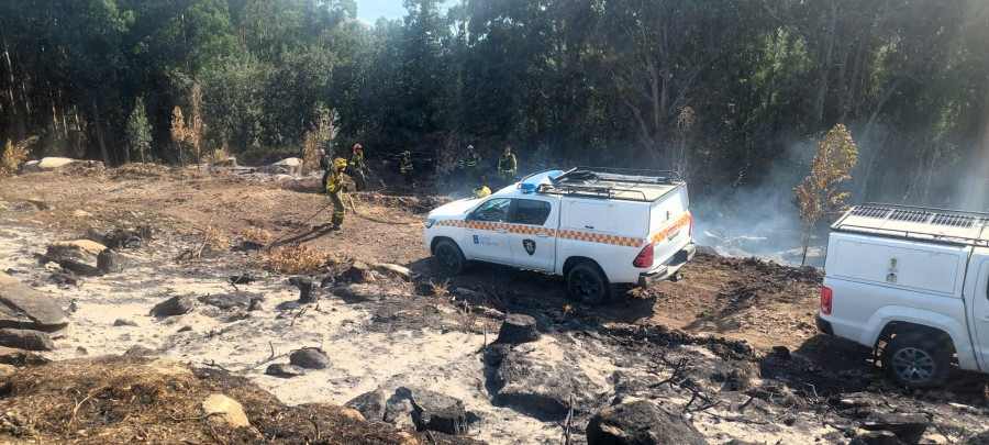 Recogida de material para las zonas afectadas por los incendios a través de Protección Civil de Carballo