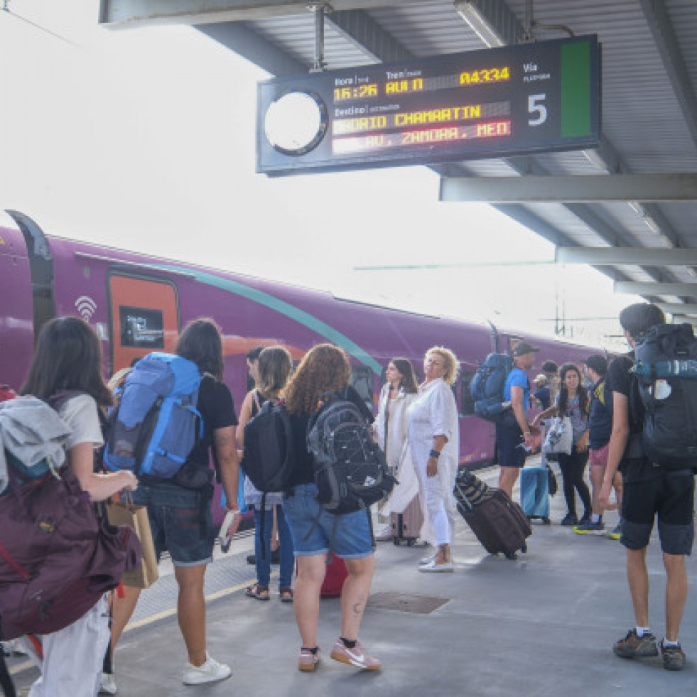Los trenes ya circulan: Galicia recupera la alta velocidad ferroviaria con Madrid seis días después