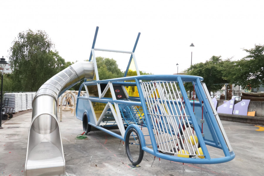 Profunda e innovadora transformación del parque infantil Rego da Balsa carballés