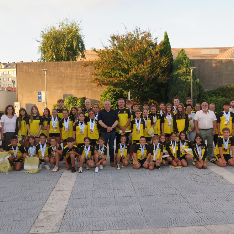 El Concello de A Laracha homenajea al Club SAL por sus “resultados impresionantes”