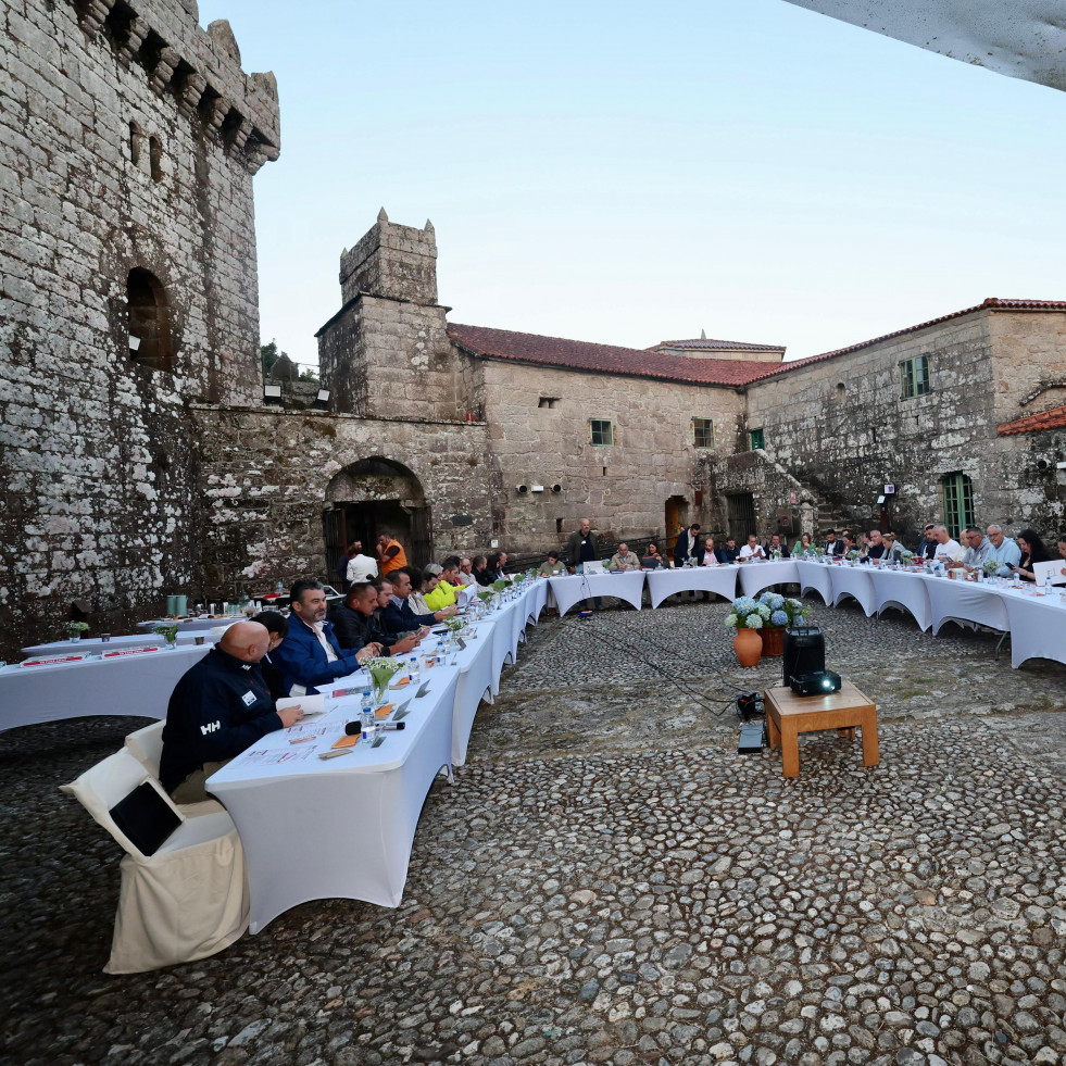 Más de 50 emprendedores acuden al encuentro de BNI ACO Salitre en el castillo de Vimianzo