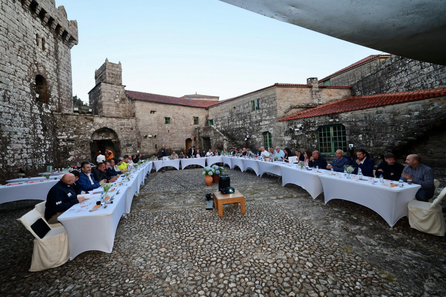Más de 50 emprendedores acuden al encuentro de BNI ACO Salitre en el castillo de Vimianzo