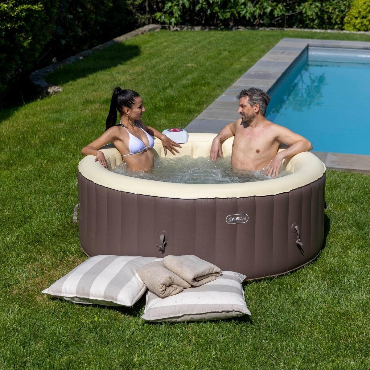 Piscina hinchable con jacuzzy