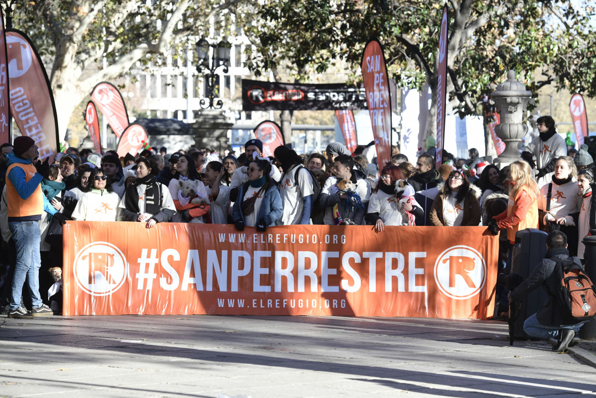 Los perros y sus dueu00f1os participan en la Sanperrestre y las CANpanadas  @ EFE